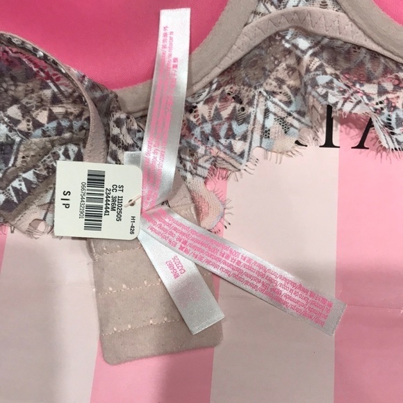 ๐ฅON SALE๐ฅ2/$25๐ฅ ๐ Pink ๐ Victoriaโs Secret Lace Halter Bralette - Picture 4 of 8